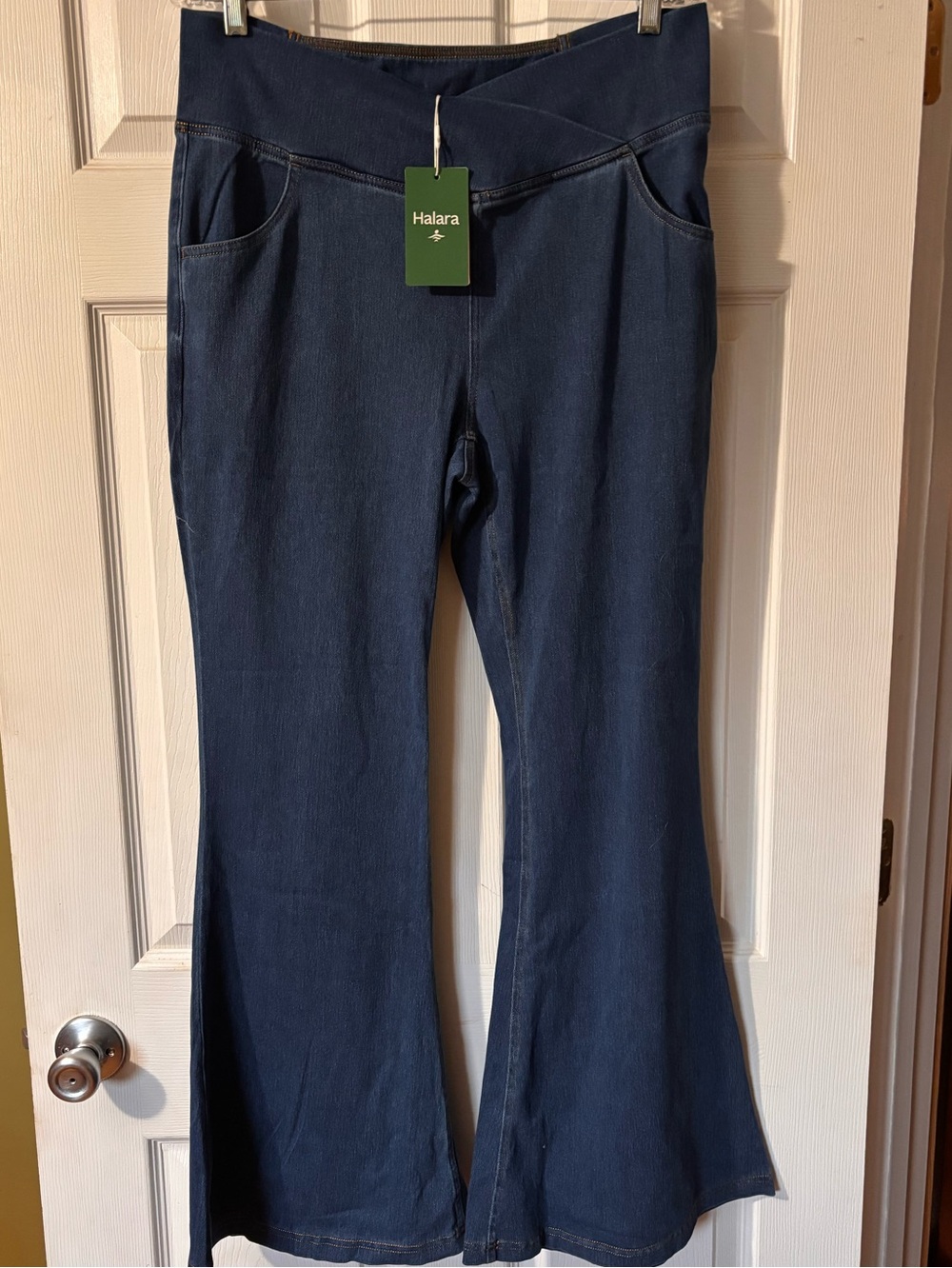 HALARA Navy High-Waist Flare Leggings with Fabric Science Tags - Picture 1 of 5